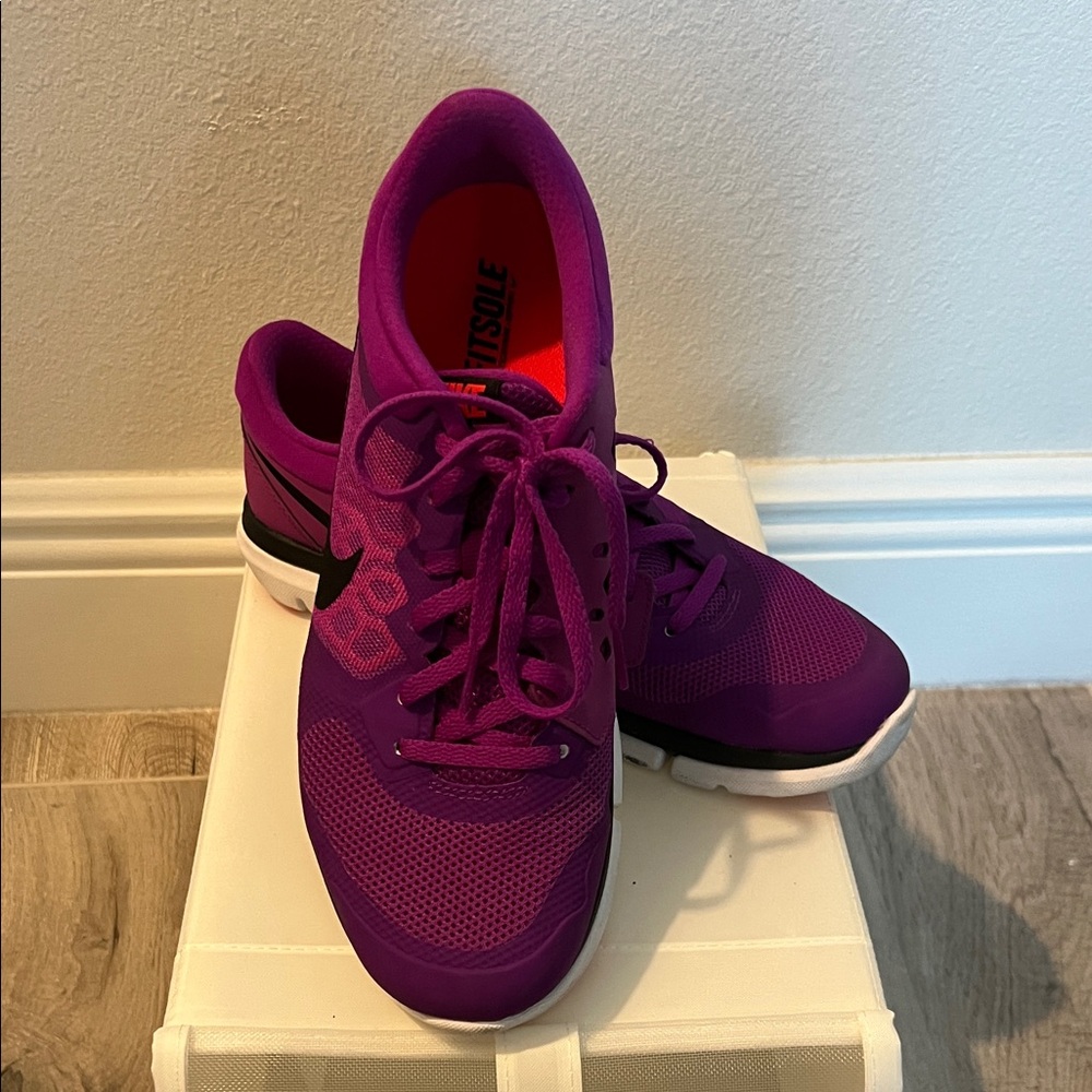 Nike Women's Purple Athletic Sneakers